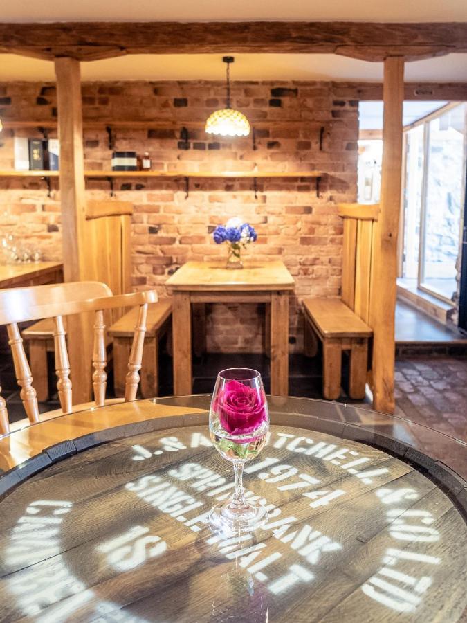 מלון Whitbeck The Wayside And Whisky Barn מראה חיצוני תמונה